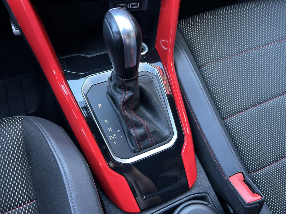 Volkswagen T-Roc 1.5 TSI Style // BEATS AUDIO // TREKHAAK // NAVI // PDC // ADAPTIVE CRUISE // APPLE CARPLAY - ANDROID AUTO // STOELVERWARMING // 17