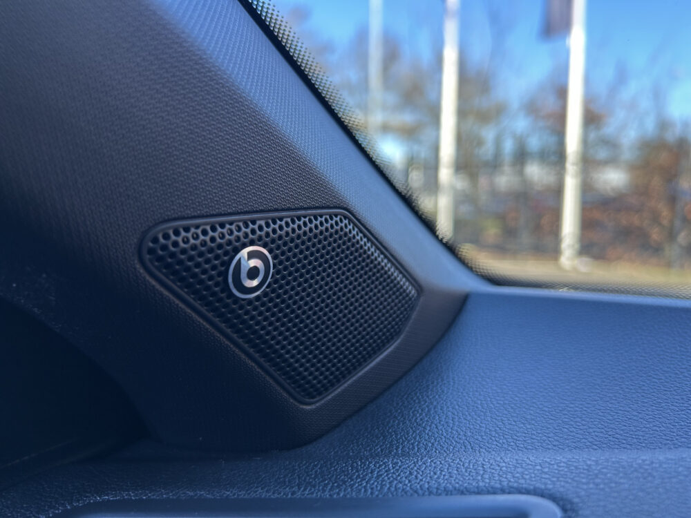 Volkswagen T-Roc 1.5 TSI Style // BEATS AUDIO // TREKHAAK // NAVI // PDC // ADAPTIVE CRUISE // APPLE CARPLAY - ANDROID AUTO // STOELVERWARMING // 20