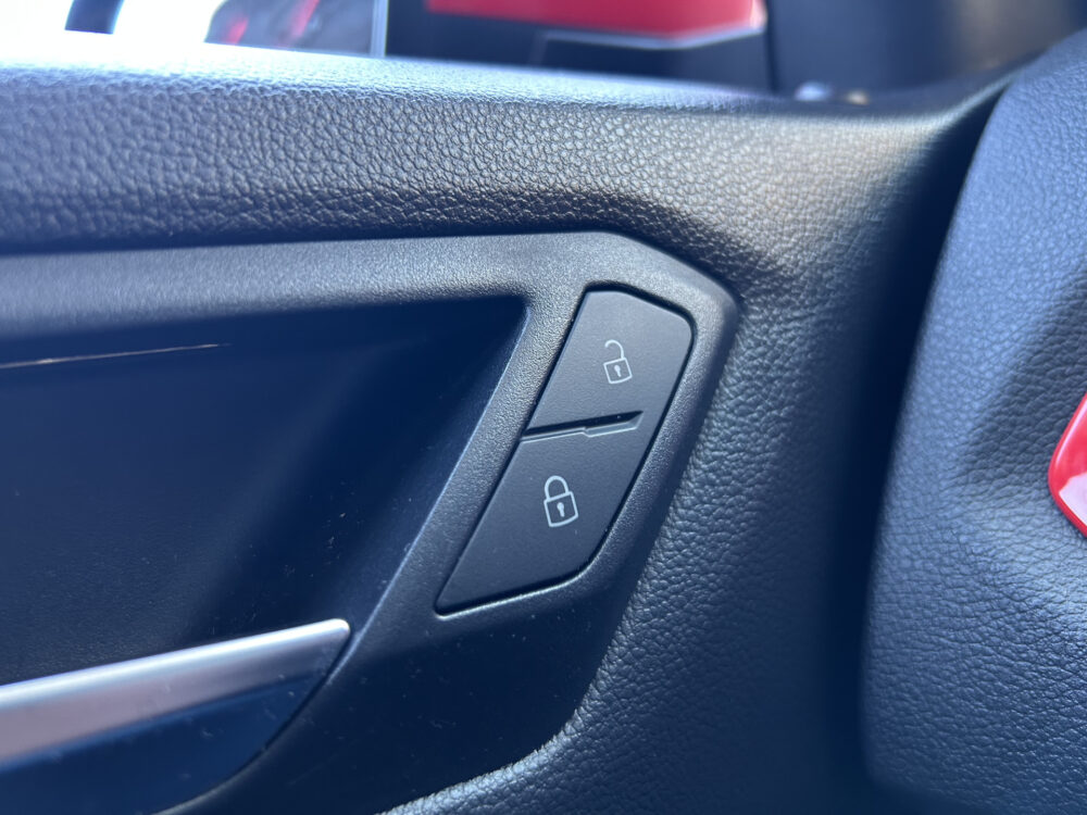 Volkswagen T-Roc 1.5 TSI Style // BEATS AUDIO // TREKHAAK // NAVI // PDC // ADAPTIVE CRUISE // APPLE CARPLAY - ANDROID AUTO // STOELVERWARMING // 22