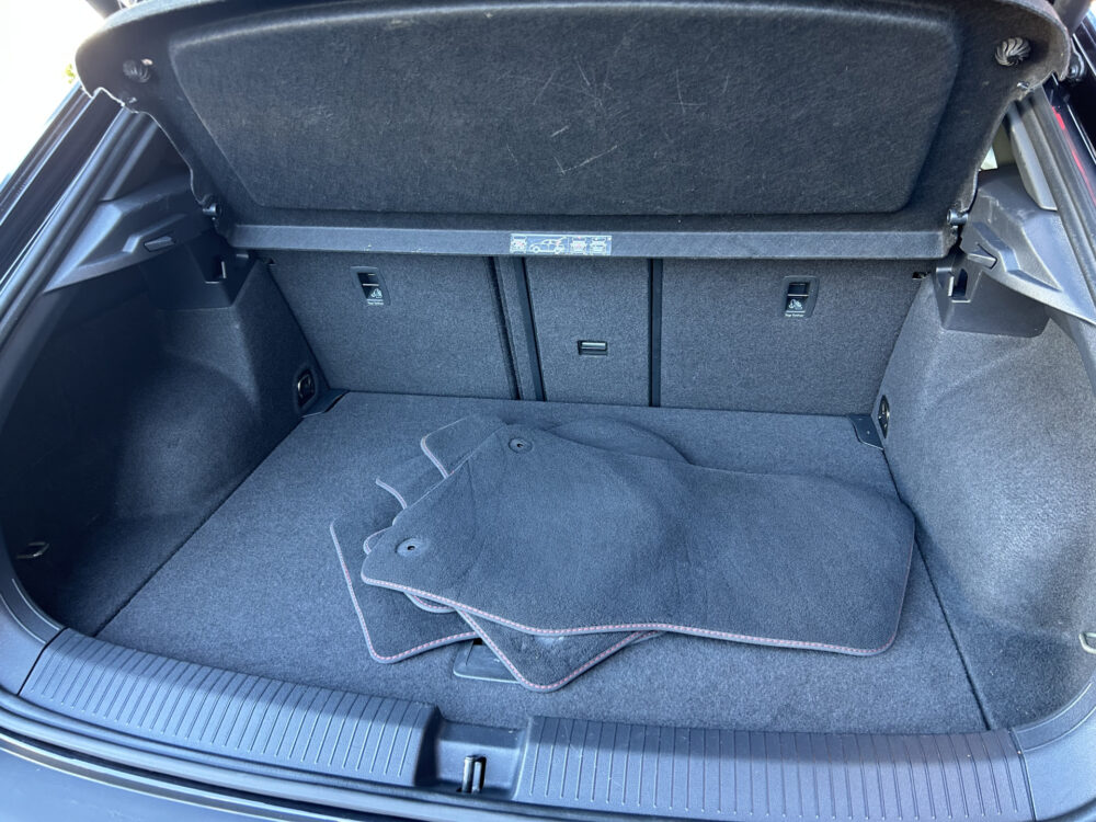 Volkswagen T-Roc 1.5 TSI Style // BEATS AUDIO // TREKHAAK // NAVI // PDC // ADAPTIVE CRUISE // APPLE CARPLAY - ANDROID AUTO // STOELVERWARMING // 29