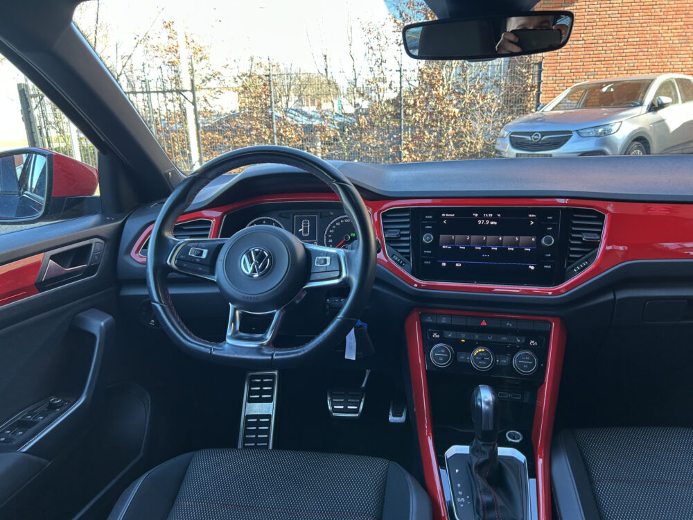 Volkswagen T-Roc 1.5 TSI Style // BEATS AUDIO // TREKHAAK // NAVI // PDC // ADAPTIVE CRUISE // APPLE CARPLAY - ANDROID AUTO // STOELVERWARMING // 7
