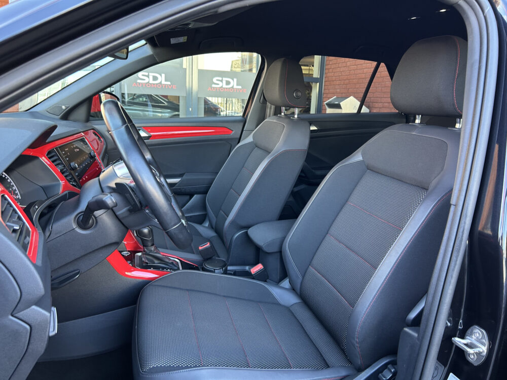 Volkswagen T-Roc 1.5 TSI Style // BEATS AUDIO // TREKHAAK // NAVI // PDC // ADAPTIVE CRUISE // APPLE CARPLAY - ANDROID AUTO // STOELVERWARMING // 8