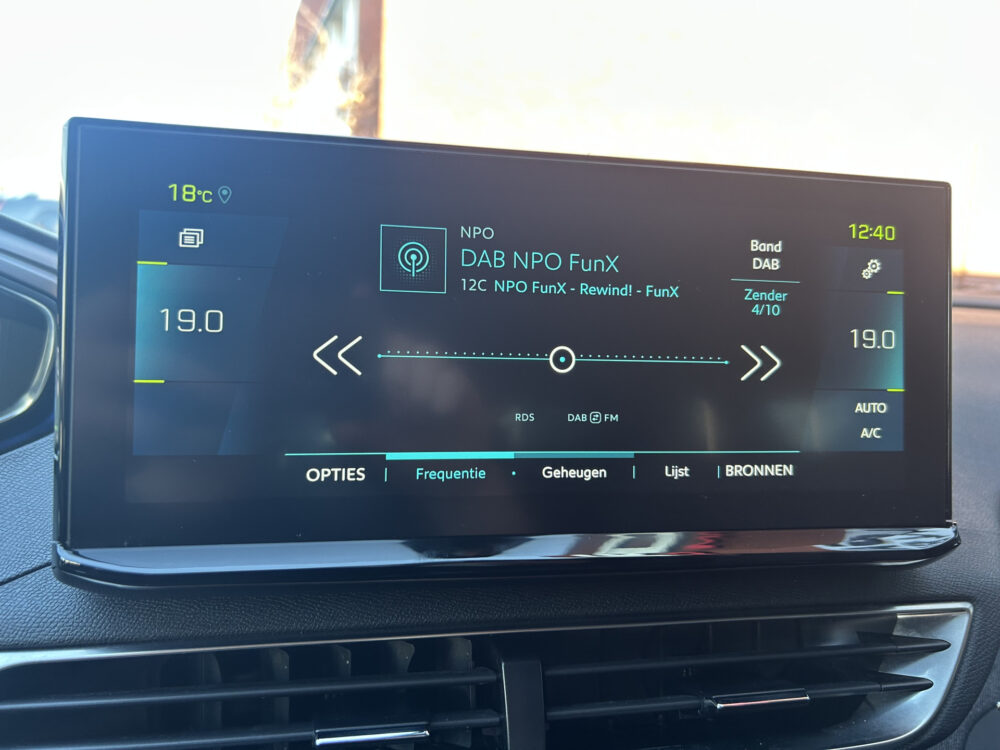 Peugeot 3008 1.6 HYbrid 225 Allure 1STE EIGENAAR!! // NAVI // APPLE CARPLAY - ANDROID AUTO // ADAPTIVE CRUISE // CAMERA // CLIMA // 18