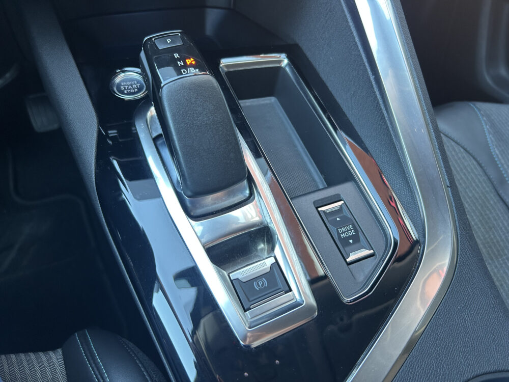 Peugeot 3008 1.6 HYbrid 225 Allure 1STE EIGENAAR!! // NAVI // APPLE CARPLAY - ANDROID AUTO // ADAPTIVE CRUISE // CAMERA // CLIMA // 20