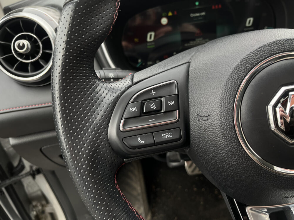 MG EHS 1.5 TGDI Luxury // SCHUIF-KANTELDAK // 360 CAMERA // ADAPT. CRUISE // ELEK.STOELEN+KLEP // DODEHOEK // KEYLESS // 25