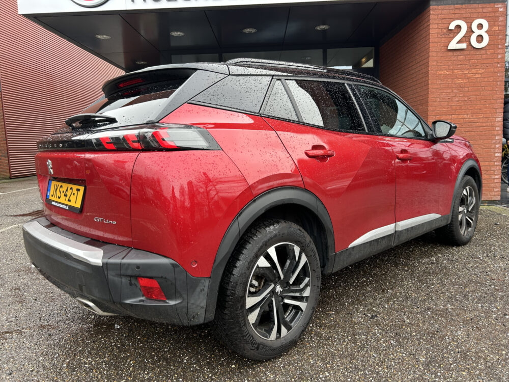 Peugeot 2008 1.2 PureTech GT-Line // NAVI // TREKHAAK// ADAPTIVE CRUISE // CAMERA // SCHUIF-KANTEL DAK 2