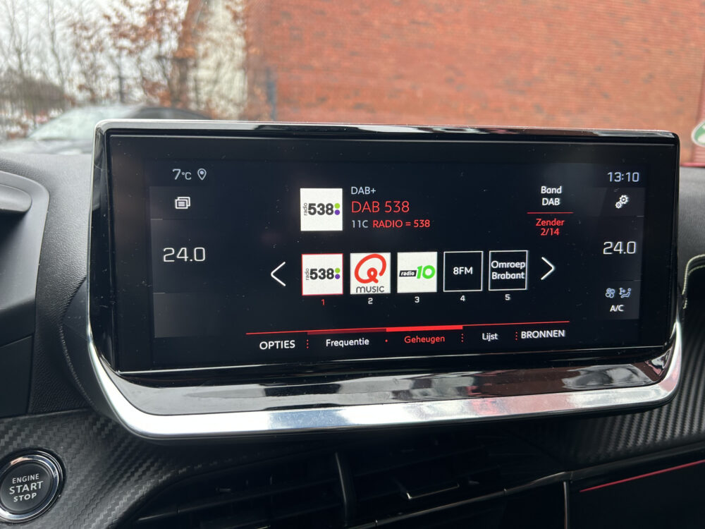 Peugeot 2008 1.2 PureTech GT-Line // NAVI // TREKHAAK// ADAPTIVE CRUISE // CAMERA // SCHUIF-KANTEL DAK 21