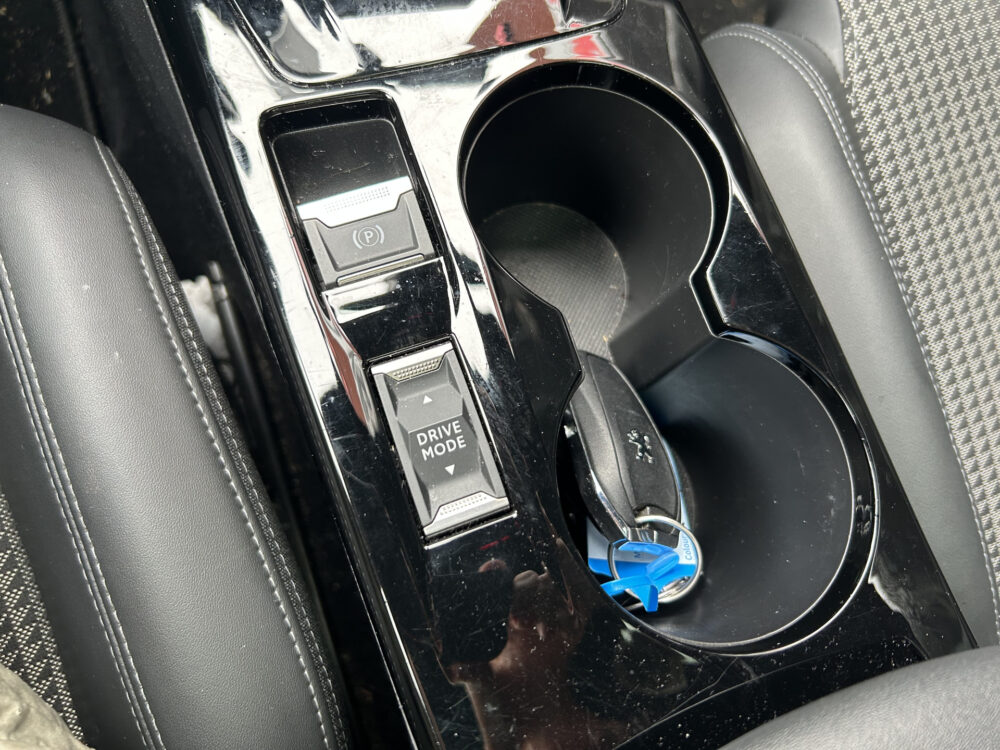 Peugeot 2008 1.2 PureTech GT-Line // NAVI // TREKHAAK// ADAPTIVE CRUISE // CAMERA // SCHUIF-KANTEL DAK 24