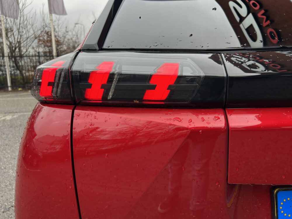 Peugeot 2008 1.2 PureTech GT-Line // NAVI // TREKHAAK// ADAPTIVE CRUISE // CAMERA // SCHUIF-KANTEL DAK 36