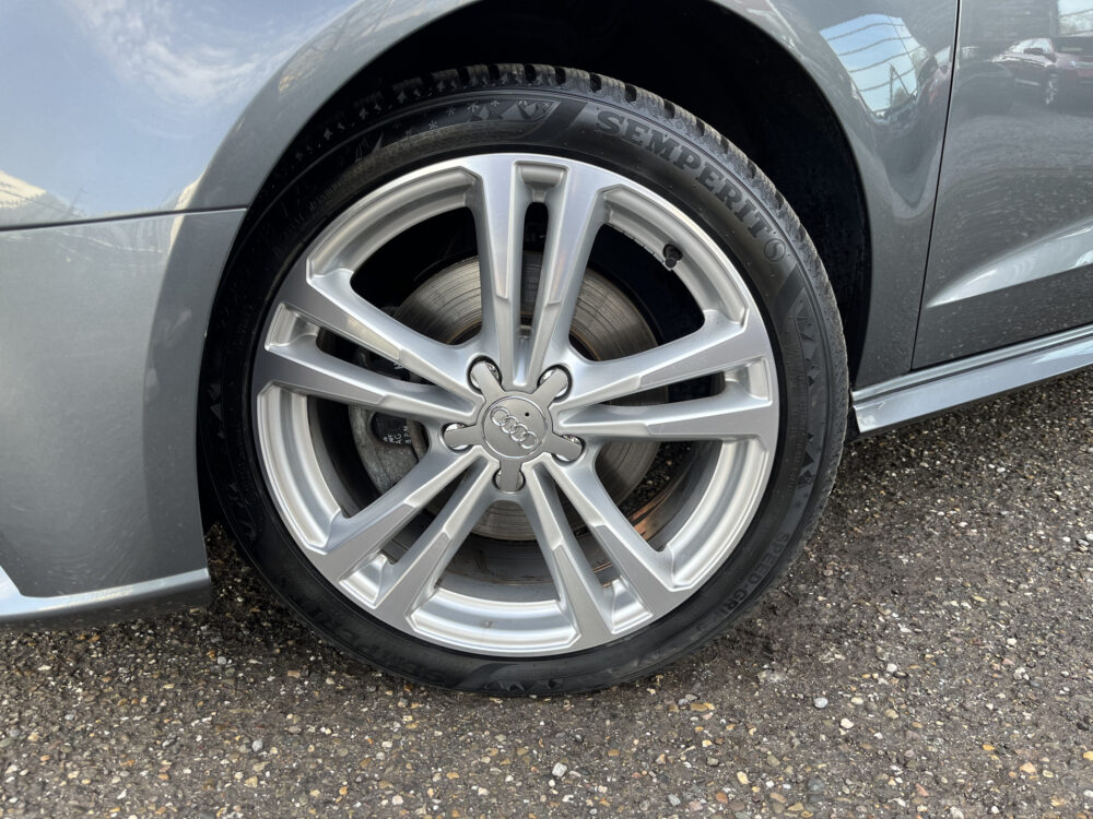 Audi A3 Sportback 40 e-tron Advance Sport // NAVI // PDC V + A // CRUISE // DIGITAAL COCKPIT! // STOELVERWARMING // 10