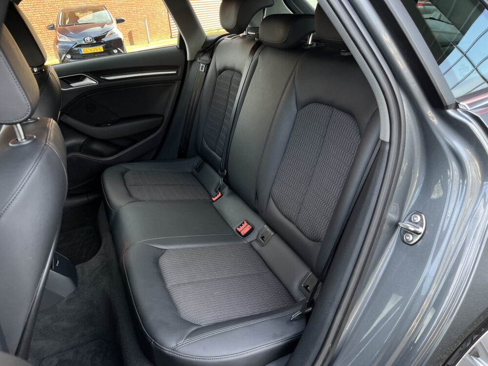 Audi A3 Sportback 40 e-tron Advance Sport // NAVI // PDC V + A // CRUISE // DIGITAAL COCKPIT! // STOELVERWARMING // 15