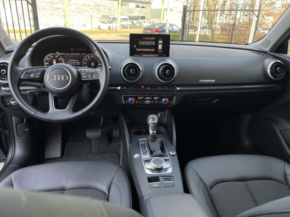 Audi A3 Sportback 40 e-tron Advance Sport // NAVI // PDC V + A // CRUISE // DIGITAAL COCKPIT! // STOELVERWARMING // 16
