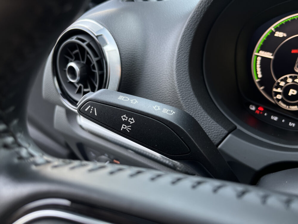 Audi A3 Sportback 40 e-tron Advance Sport // NAVI // PDC V + A // CRUISE // DIGITAAL COCKPIT! // STOELVERWARMING // 21