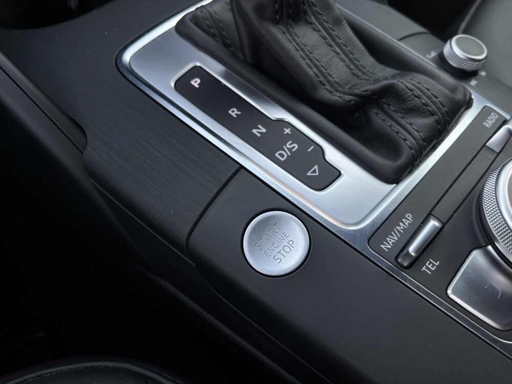 Audi A3 Sportback 40 e-tron Advance Sport // NAVI // PDC V + A // CRUISE // DIGITAAL COCKPIT! // STOELVERWARMING // 24