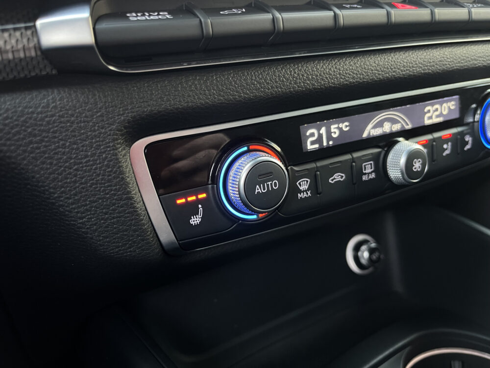 Audi A3 Sportback 40 e-tron Advance Sport // NAVI // PDC V + A // CRUISE // DIGITAAL COCKPIT! // STOELVERWARMING // 26