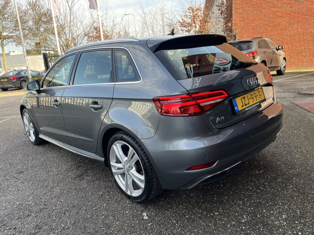 Audi A3 Sportback 40 e-tron Advance Sport // NAVI // PDC V + A // CRUISE // DIGITAAL COCKPIT! // STOELVERWARMING // 3