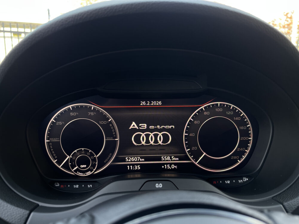 Audi A3 Sportback 40 e-tron Advance Sport // NAVI // PDC V + A // CRUISE // DIGITAAL COCKPIT! // STOELVERWARMING // 32