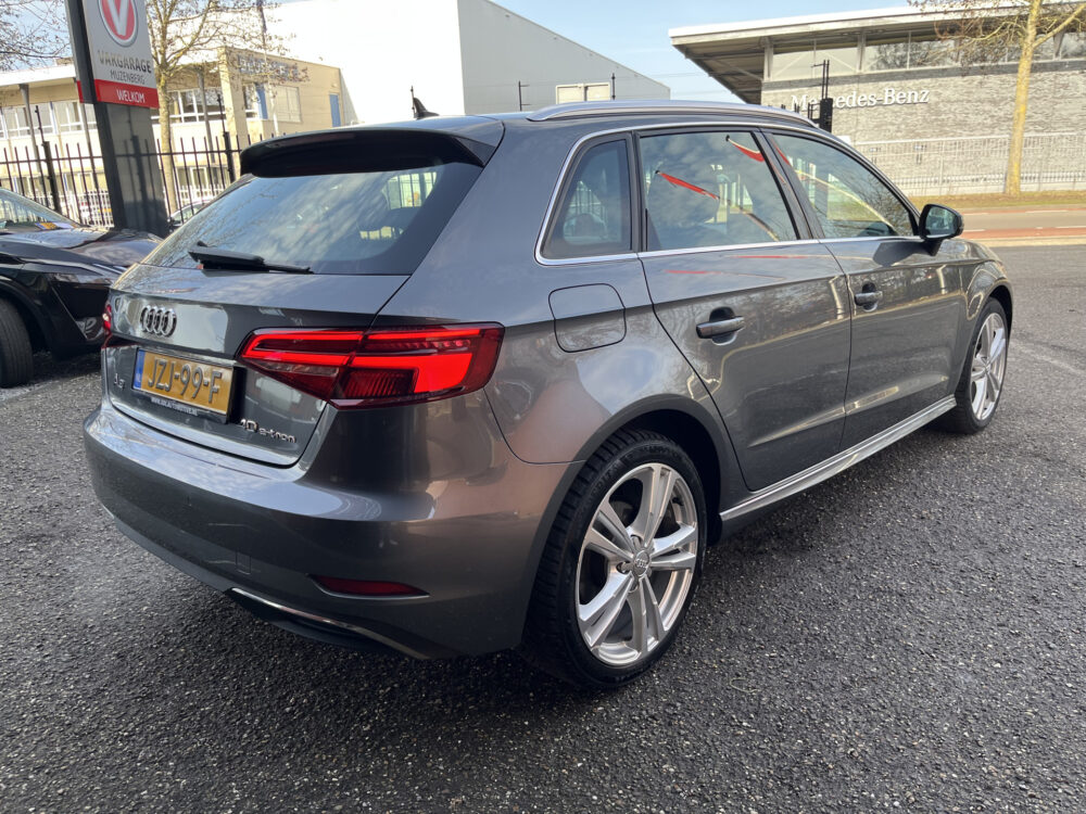 Audi A3 Sportback 40 e-tron Advance Sport // NAVI // PDC V + A // CRUISE // DIGITAAL COCKPIT! // STOELVERWARMING // 5