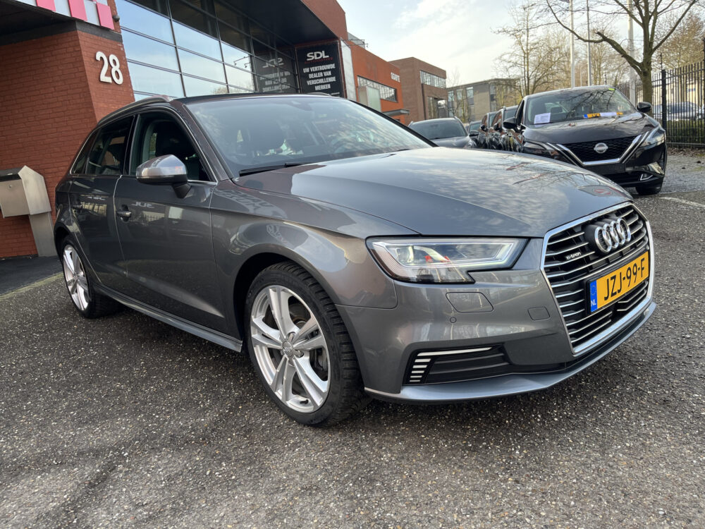 Audi A3 Sportback 40 e-tron Advance Sport // NAVI // PDC V + A // CRUISE // DIGITAAL COCKPIT! // STOELVERWARMING // 7