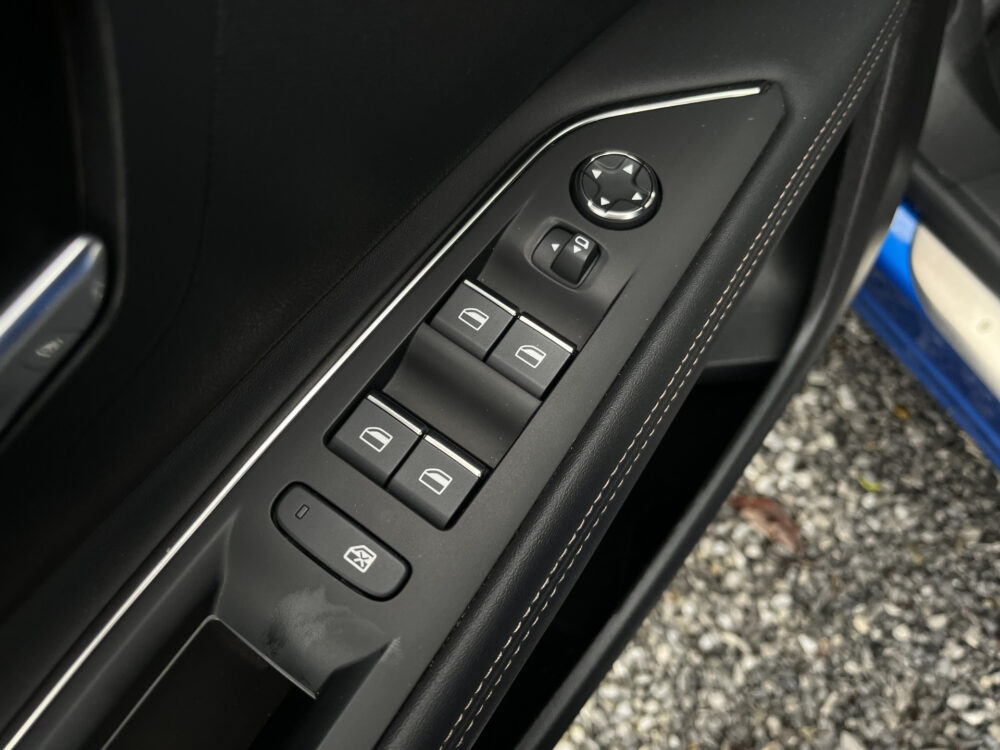 Peugeot 3008 1.6 HYbrid 225 GT Black Pack // FULL LED // LEDER // DODEHOEK // KEYLESS // FOCAL AUDIO // NAVI+CARPLAY // 17