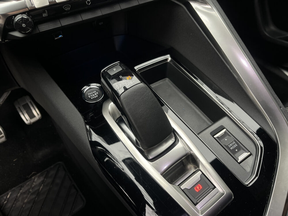 Peugeot 3008 1.6 HYbrid 225 GT Black Pack // FULL LED // LEDER // DODEHOEK // KEYLESS // FOCAL AUDIO // NAVI+CARPLAY // 23