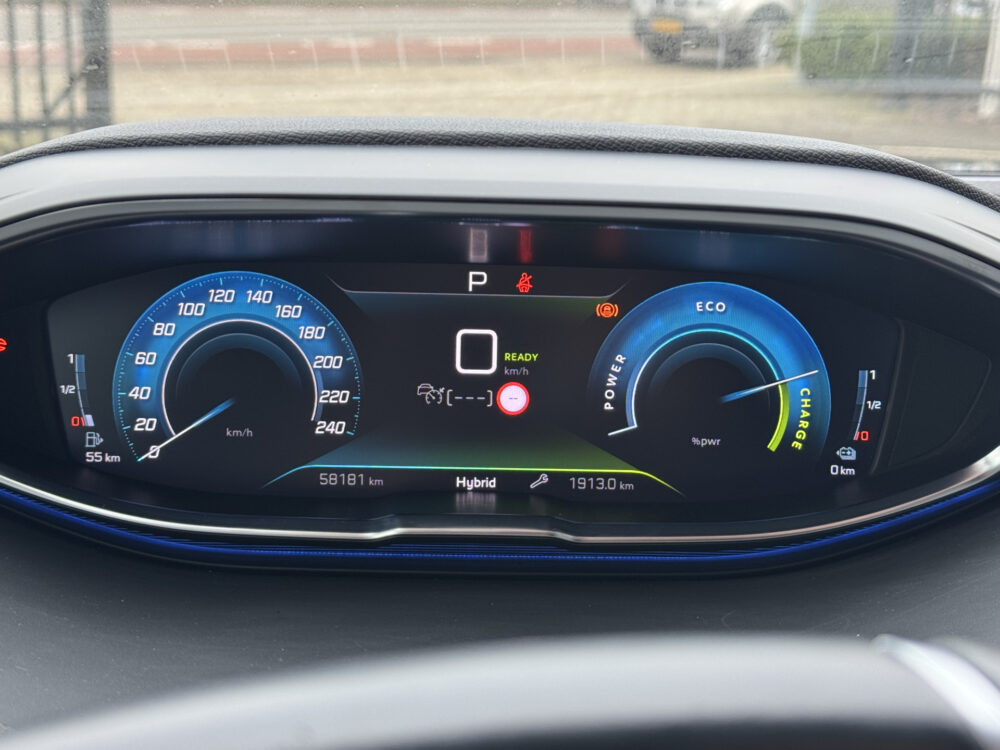 Peugeot 3008 1.6 HYbrid 225 GT // NAVI // CAMERA // CLIMA // ADAPTIVE CRUISE // DODEN HOEK SENSOR // STOELVERWARMING // 20