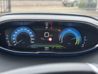 Peugeot 3008 1.6 HYbrid 225 GT // NAVI // CAMERA // CLIMA // ADAPTIVE CRUISE // DODEN HOEK SENSOR // STOELVERWARMING // 50