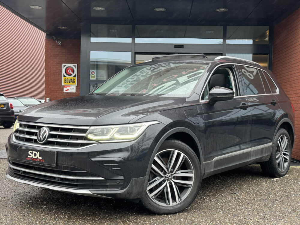 Volkswagen Tiguan 1.4 TSI eHybrid Business+ // PANO SCHUIF-DAK // NAVI // ADAPTIVE CRUISE // AFN. TREKHAAK // ELEK. ACHTERKLEP // PDC V+A // 1