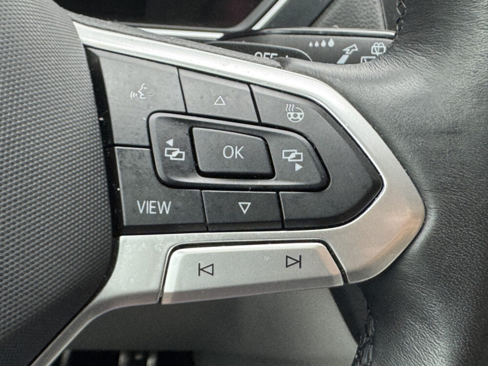 Volkswagen Tiguan 1.4 TSI eHybrid Business+ // PANO SCHUIF-DAK // NAVI // ADAPTIVE CRUISE // AFN. TREKHAAK // ELEK. ACHTERKLEP // PDC V+A // 14