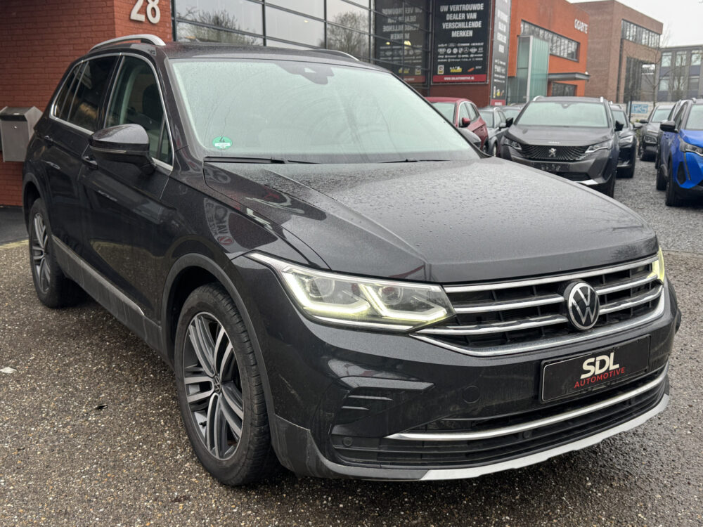 Volkswagen Tiguan 1.4 TSI eHybrid Business+ // PANO SCHUIF-DAK // NAVI // ADAPTIVE CRUISE // AFN. TREKHAAK // ELEK. ACHTERKLEP // PDC V+A // 2