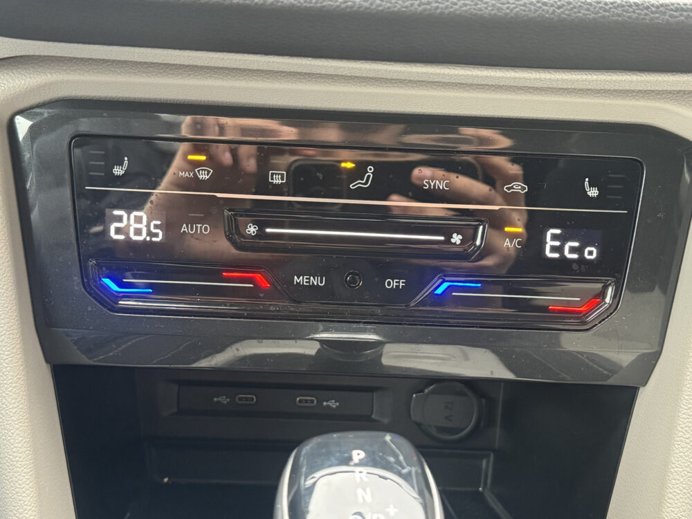 Volkswagen Tiguan 1.4 TSI eHybrid Business+ // PANO SCHUIF-DAK // NAVI // ADAPTIVE CRUISE // AFN. TREKHAAK // ELEK. ACHTERKLEP // PDC V+A // 23