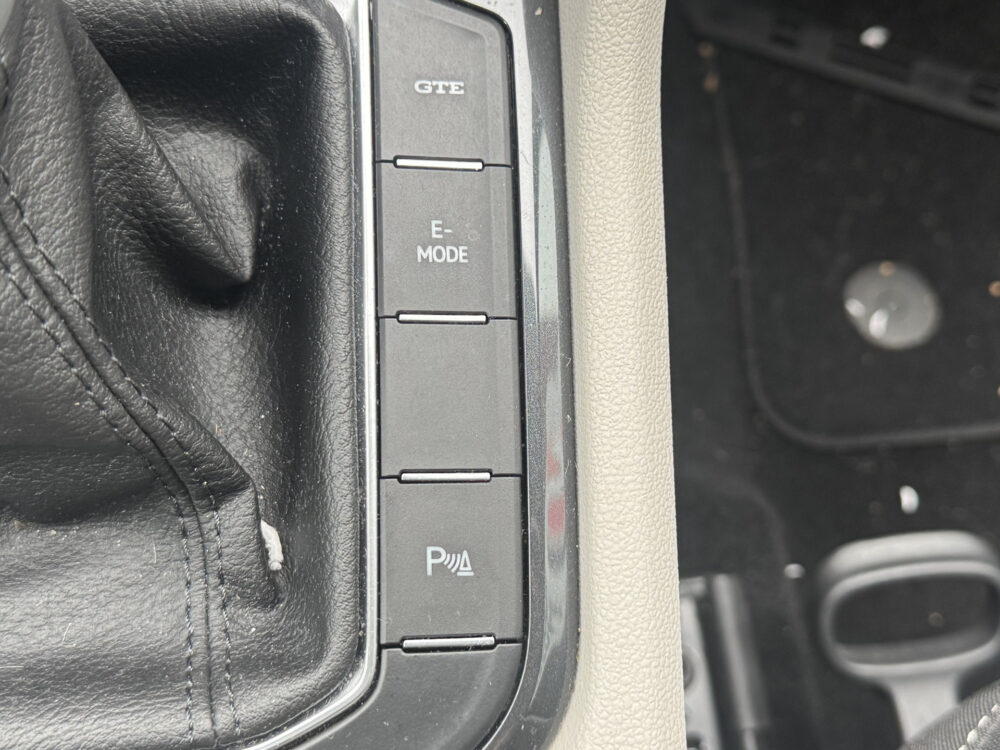 Volkswagen Tiguan 1.4 TSI eHybrid Business+ // PANO SCHUIF-DAK // NAVI // ADAPTIVE CRUISE // AFN. TREKHAAK // ELEK. ACHTERKLEP // PDC V+A // 25