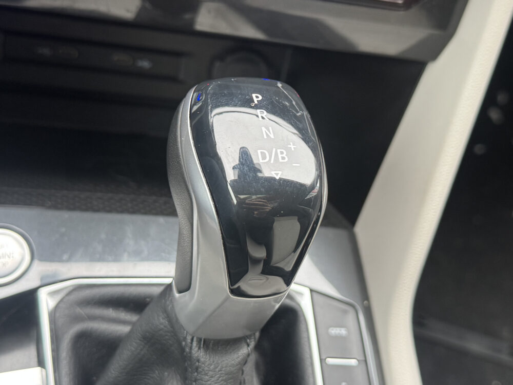 Volkswagen Tiguan 1.4 TSI eHybrid Business+ // PANO SCHUIF-DAK // NAVI // ADAPTIVE CRUISE // AFN. TREKHAAK // ELEK. ACHTERKLEP // PDC V+A // 27