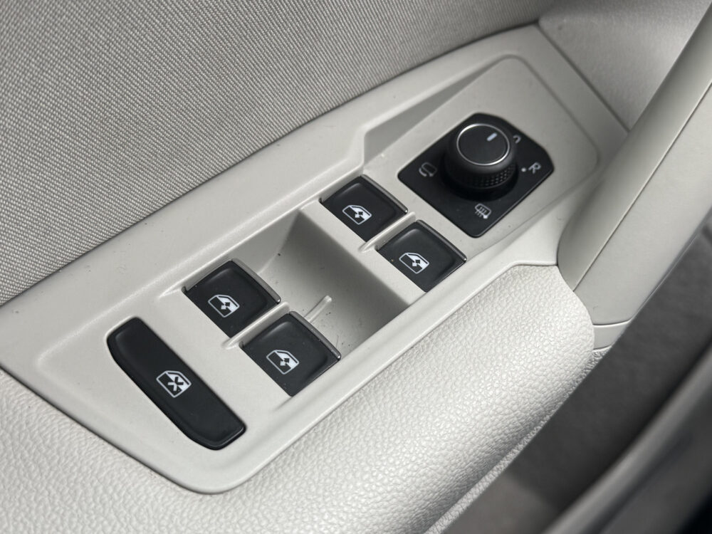 Volkswagen Tiguan 1.4 TSI eHybrid Business+ // PANO SCHUIF-DAK // NAVI // ADAPTIVE CRUISE // AFN. TREKHAAK // ELEK. ACHTERKLEP // PDC V+A // 29