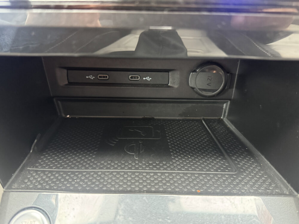 Volkswagen Tiguan 1.4 TSI eHybrid Business+ // PANO SCHUIF-DAK // NAVI // ADAPTIVE CRUISE // AFN. TREKHAAK // ELEK. ACHTERKLEP // PDC V+A // 30