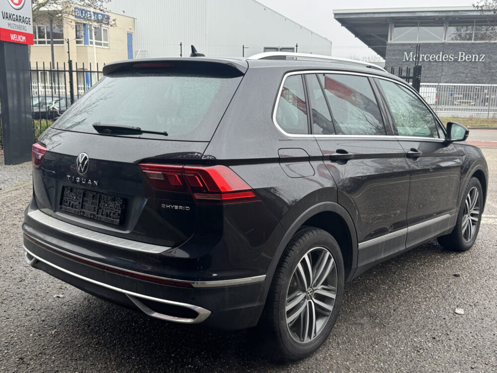 Volkswagen Tiguan 1.4 TSI eHybrid Business+ // PANO SCHUIF-DAK // NAVI // ADAPTIVE CRUISE // AFN. TREKHAAK // ELEK. ACHTERKLEP // PDC V+A // 4