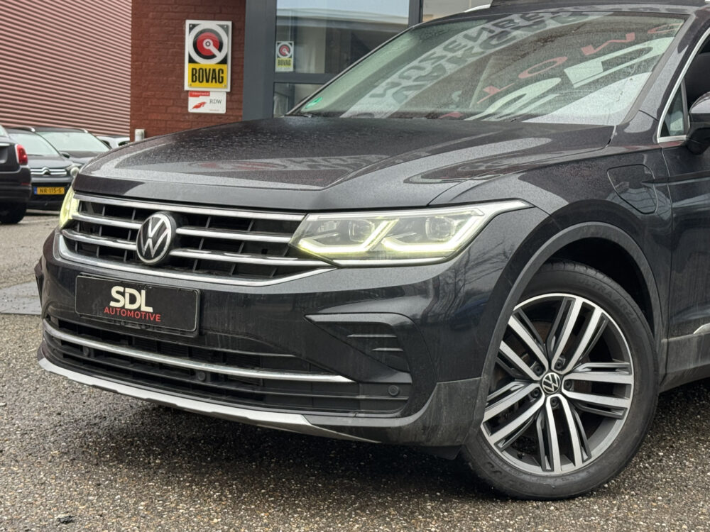 Volkswagen Tiguan 1.4 TSI eHybrid Business+ // PANO SCHUIF-DAK // NAVI // ADAPTIVE CRUISE // AFN. TREKHAAK // ELEK. ACHTERKLEP // PDC V+A // 5