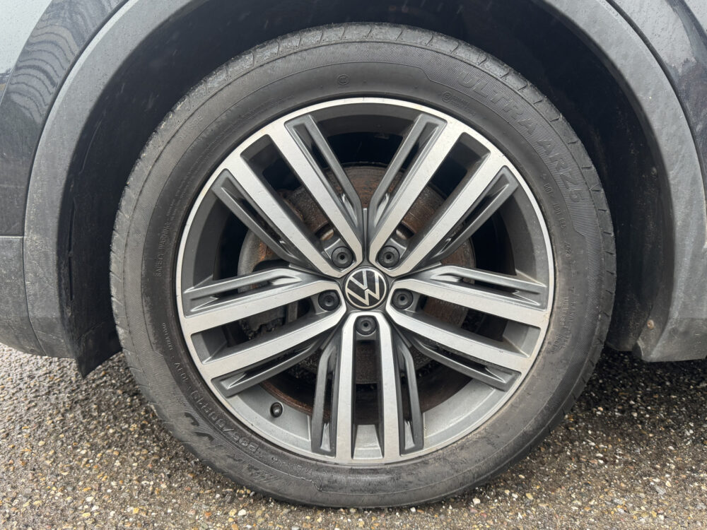 Volkswagen Tiguan 1.4 TSI eHybrid Business+ // PANO SCHUIF-DAK // NAVI // ADAPTIVE CRUISE // AFN. TREKHAAK // ELEK. ACHTERKLEP // PDC V+A // 6