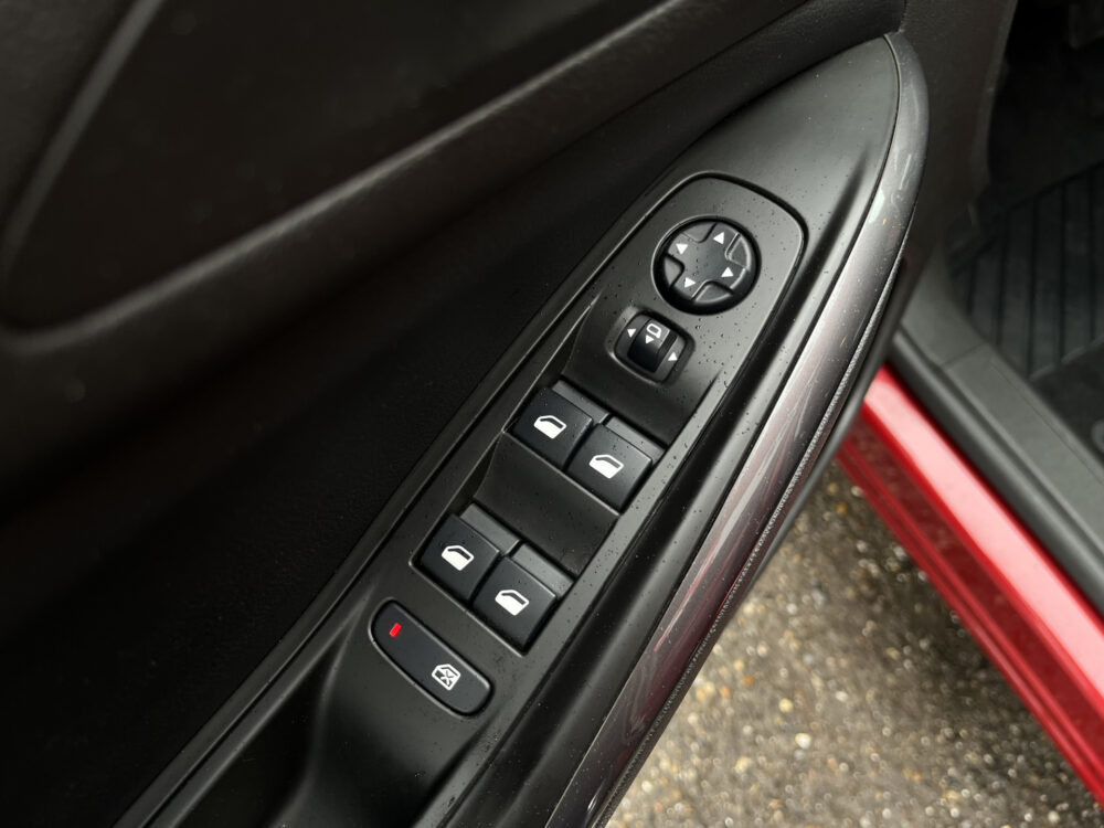 Opel Grandland X 1.6 Turbo Hybrid Business Edition UNIEKE KM STAND!!! // ADAPT. CRUISE // CAMERA+SENSOREN // NAVI+CARPLAY // STOELVERWARMING // F 16