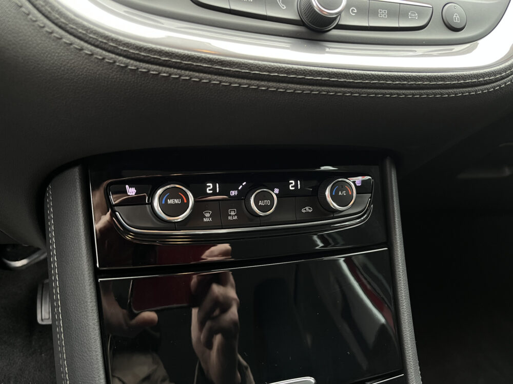 Opel Grandland X 1.6 Turbo Hybrid Business Edition UNIEKE KM STAND!!! // ADAPT. CRUISE // CAMERA+SENSOREN // NAVI+CARPLAY // STOELVERWARMING // F 21