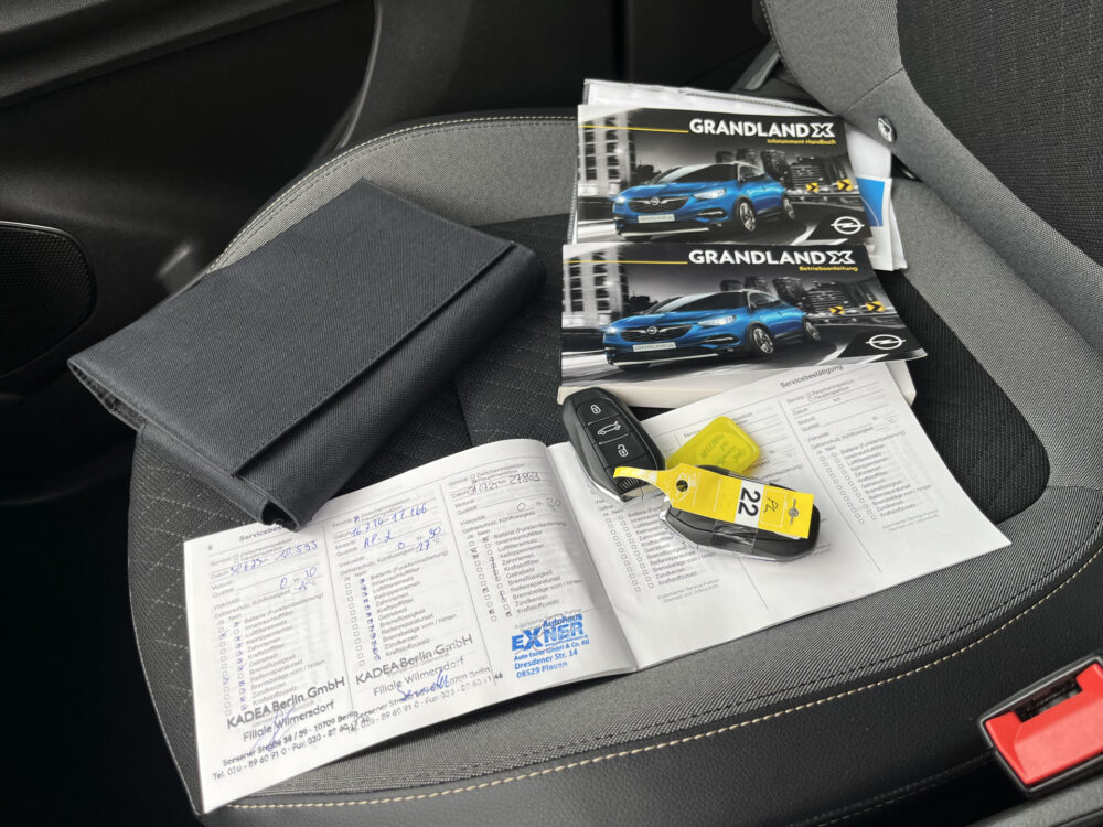 Opel Grandland X 1.6 Turbo Hybrid Business Edition UNIEKE KM STAND!!! // ADAPT. CRUISE // CAMERA+SENSOREN // NAVI+CARPLAY // STOELVERWARMING // F 28