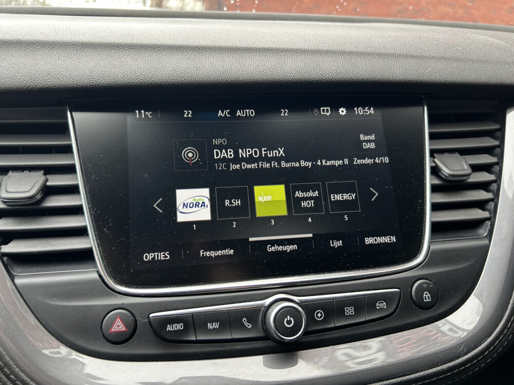 Opel Grandland X 1.6 Turbo 300PK!! Hybrid4 Innovation // FULL LED // APPLE CARPLAY / ANDROID AUTO // CAMERA // PDC V+A // DAB 17