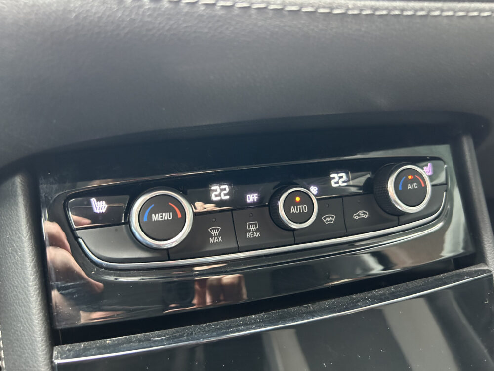 Opel Grandland X 1.6 Turbo 300PK!! Hybrid4 Innovation // FULL LED // APPLE CARPLAY / ANDROID AUTO // CAMERA // PDC V+A // DAB 18