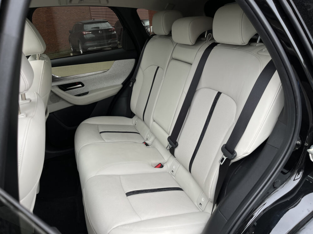 Mazda CX-60 2.5 e-SkyActiv PHEV Takumi+ 4 OPTION PACKS // FAB. Garantie tot 13-9-2028 // FULL OPTIONS // SCHUIF-KANTELDAK // ELEK.KLEP // AD 19