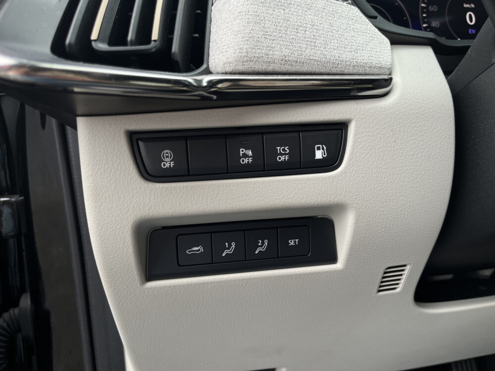 Mazda CX-60 2.5 e-SkyActiv PHEV Takumi+ 4 OPTION PACKS // FAB. Garantie tot 13-9-2028 // FULL OPTIONS // SCHUIF-KANTELDAK // ELEK.KLEP // AD 24