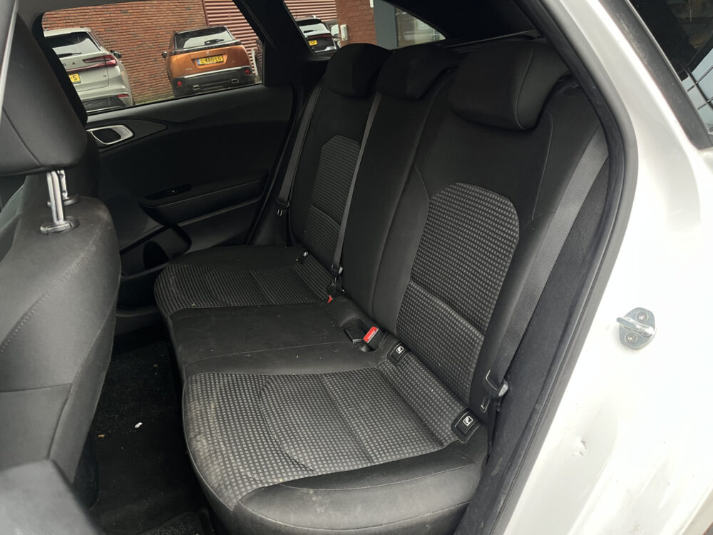 Kia Ceed Sportswagon 1.0 T-GDi DynamicLine // CRUISE // CLIMA // STUUR+STOELVERWARMING // CAMERA // APPLE-ANDROID AUTO // 15