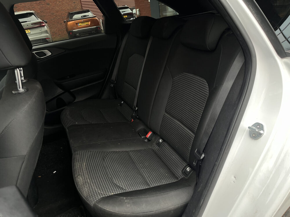 Kia Ceed Sportswagon 1.0 T-GDi DynamicLine // CRUISE // CLIMA // STUUR+STOELVERWARMING // CAMERA // APPLE-ANDROID AUTO // 16