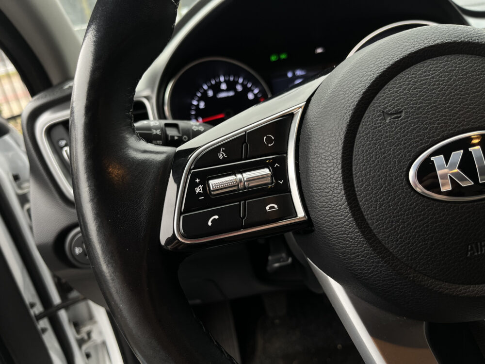 Kia Ceed Sportswagon 1.0 T-GDi DynamicLine // CRUISE // CLIMA // STUUR+STOELVERWARMING // CAMERA // APPLE-ANDROID AUTO // 20