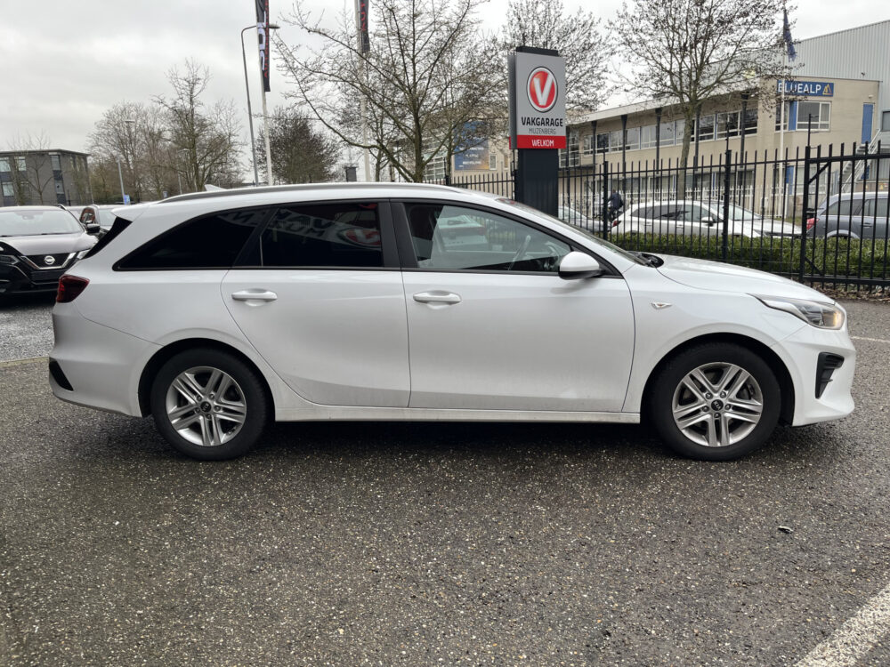 Kia Ceed Sportswagon 1.0 T-GDi DynamicLine // CRUISE // CLIMA // STUUR+STOELVERWARMING // CAMERA // APPLE-ANDROID AUTO // 6