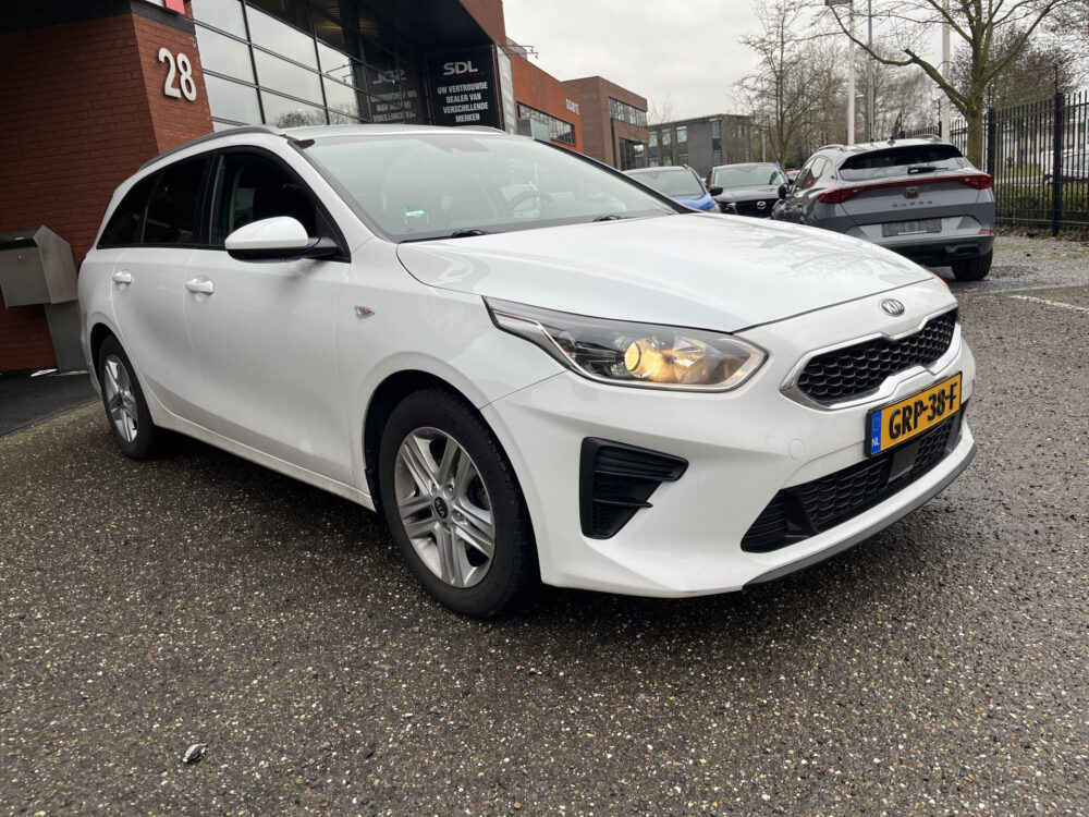 Kia Ceed Sportswagon 1.0 T-GDi DynamicLine // CRUISE // CLIMA // STUUR+STOELVERWARMING // CAMERA // APPLE-ANDROID AUTO // 8